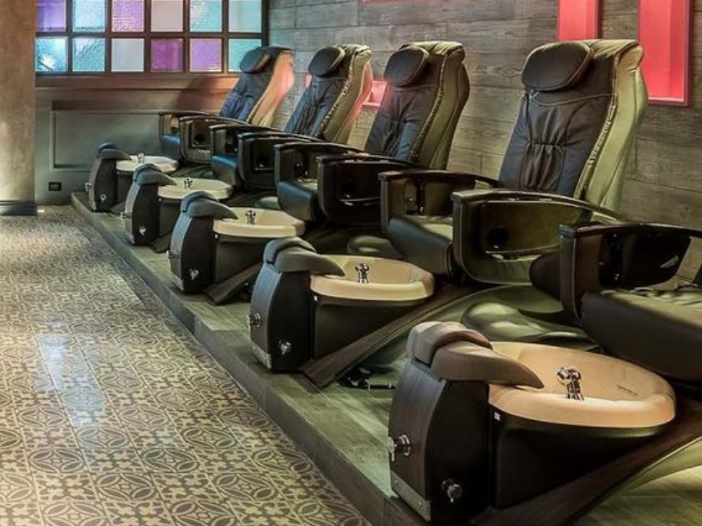 Enhance Your Salon Experience with Continuum Spa Pedicure Chairs: A Look at the Le Rêve LX, Le Rêve VE, Maestro Opus, and Pedicute Portable Spa