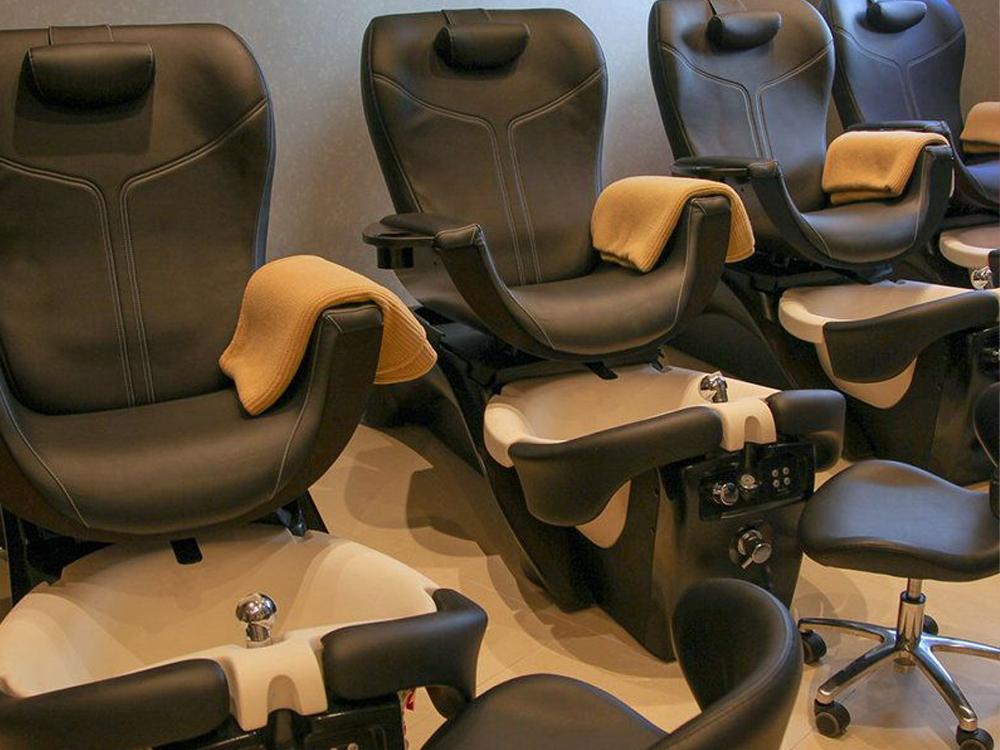 Unveiling the Ultimate Comfort: The Art of Relaxation with Continuum Pedicure Salon Chairs